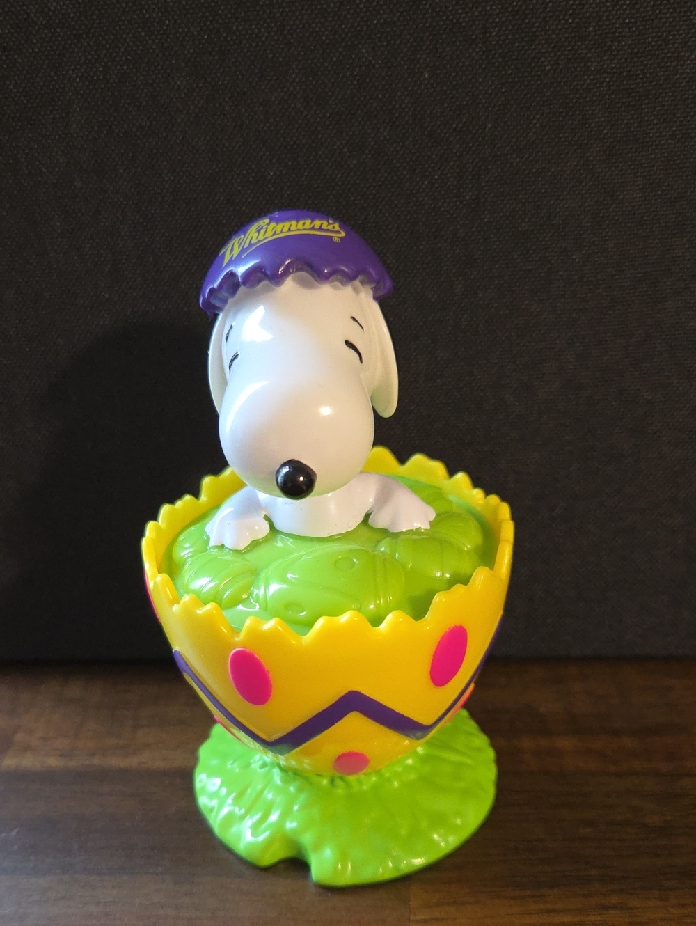 Vintage Whitman's Peanuts Snoopy Easter Egg